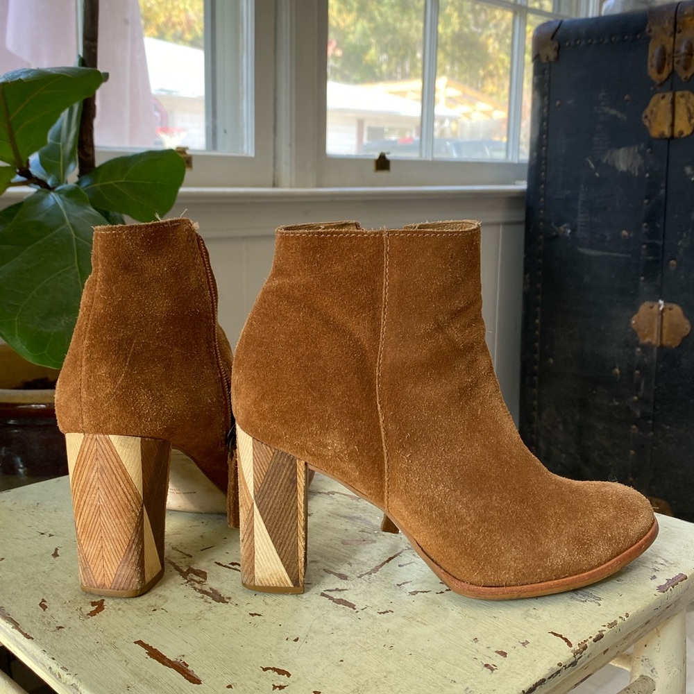 Matisse Brown wooden heel suede booties